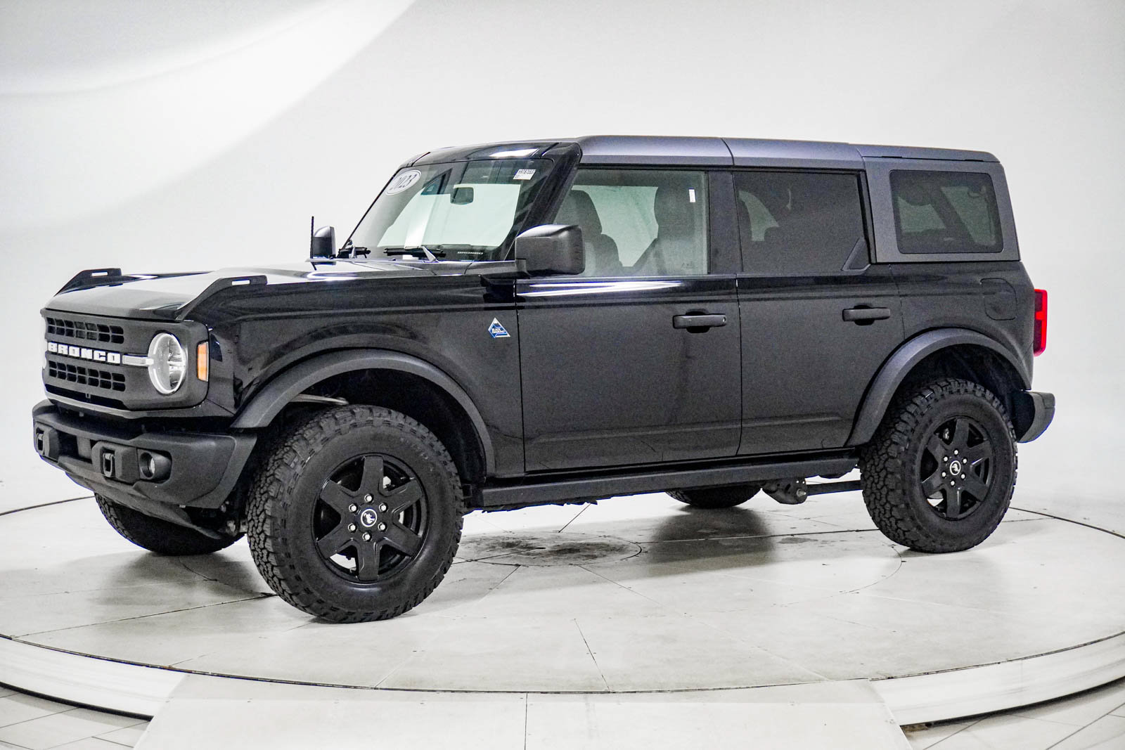 Used 2023 Ford Bronco Black Diamond AWD/4WD image 3