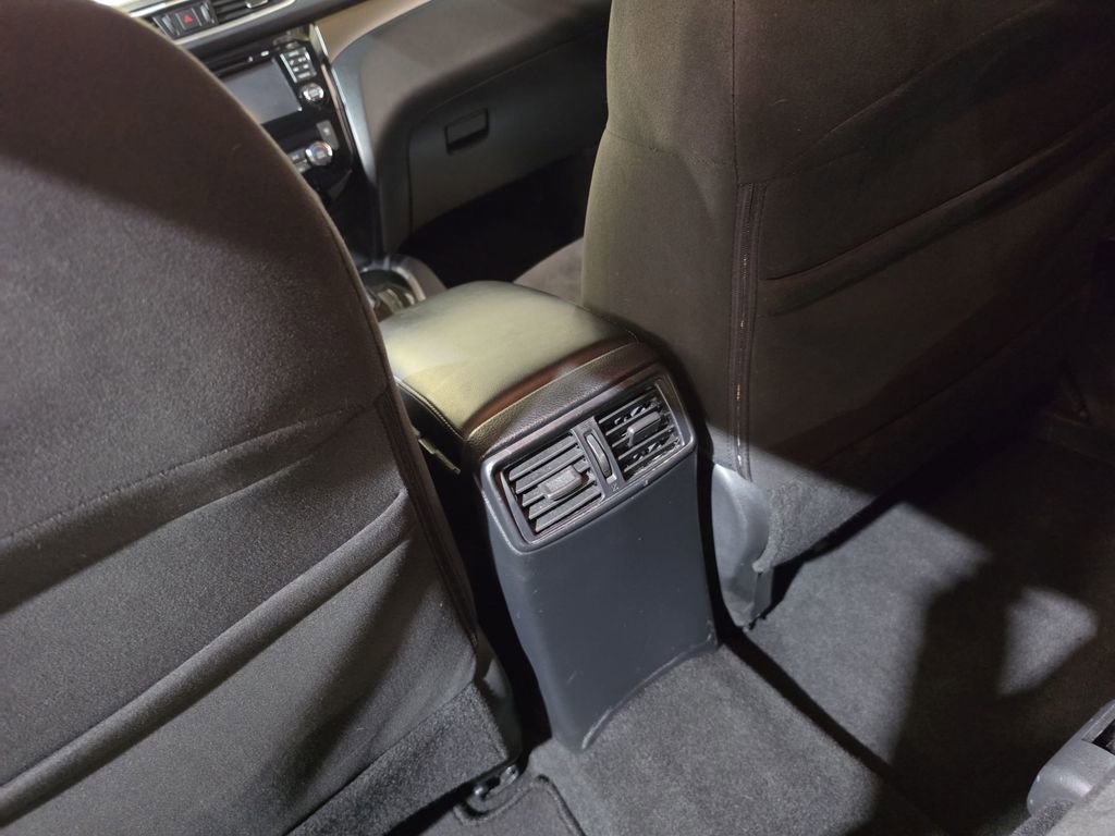 Used 2015 Nissan Rogue SV w/ SV Premium Package image 22