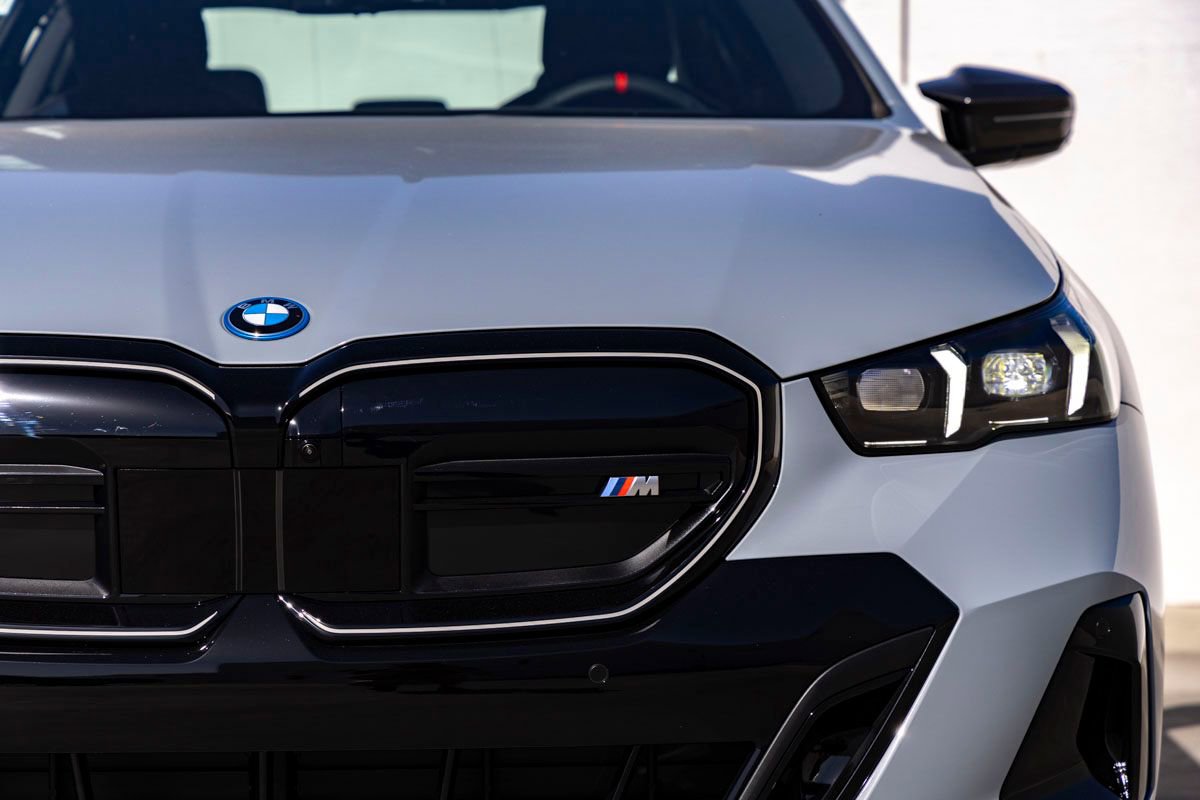 New 2026 BMW i5 w/ Executive Package AWD/4WD image 9