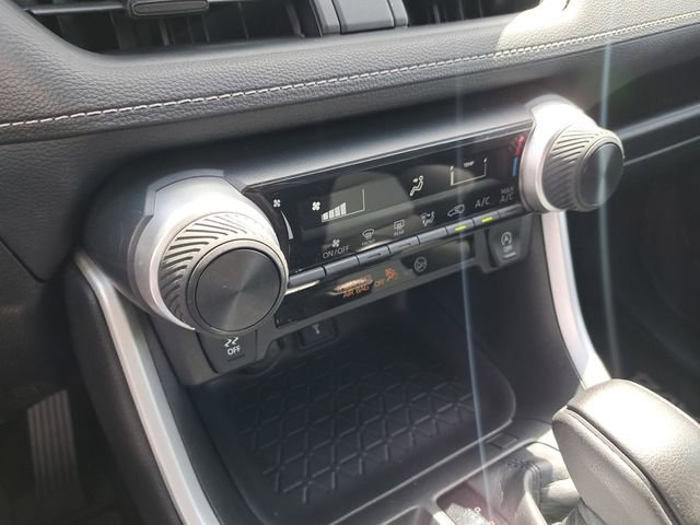 Used 2021 Toyota RAV4 LE image 26