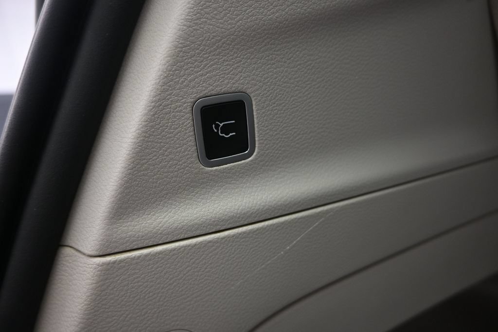 Used 2017 Chrysler Pacifica Touring-L FWD image 31