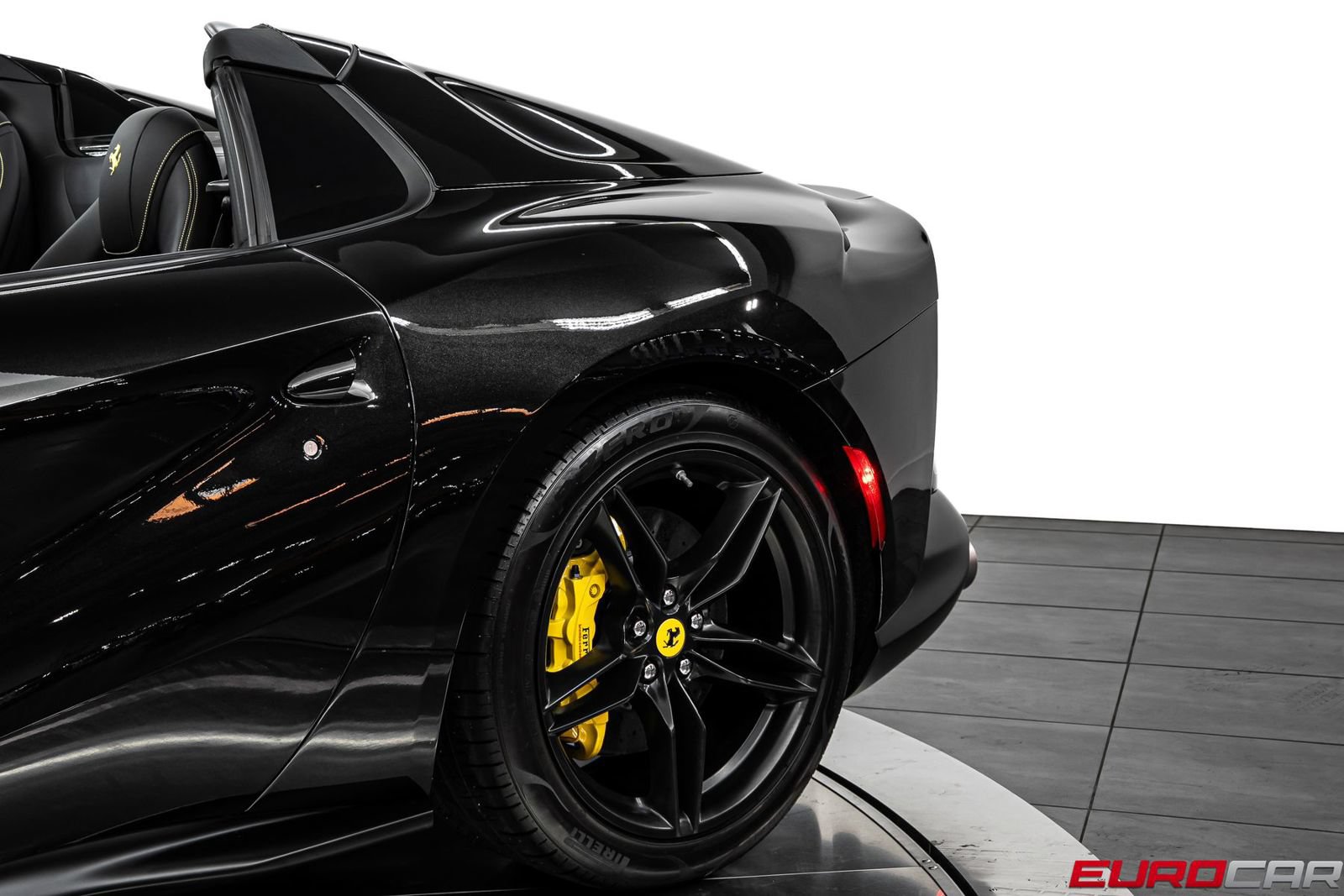 Used 2022 Ferrari 812 GTS RWD image 17