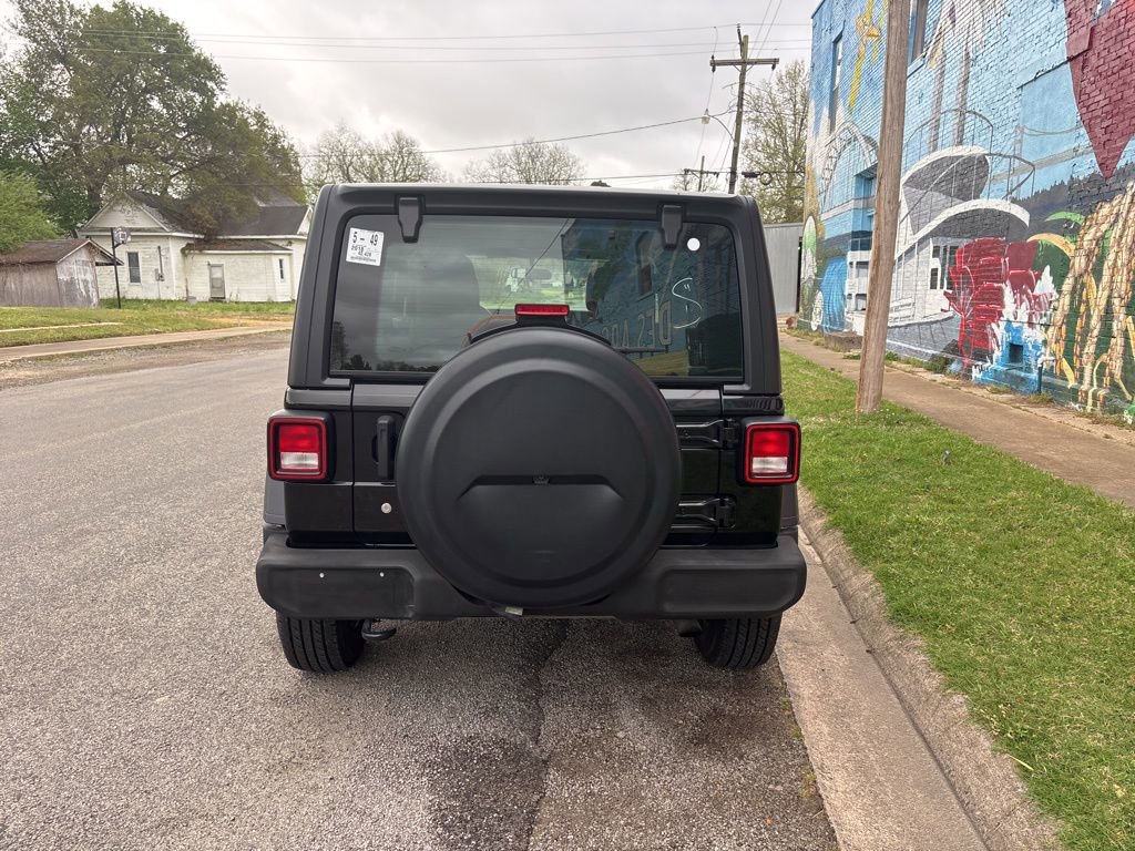 Used 2018 Jeep Wrangler Unlimited Sport AWD/4WD image 6
