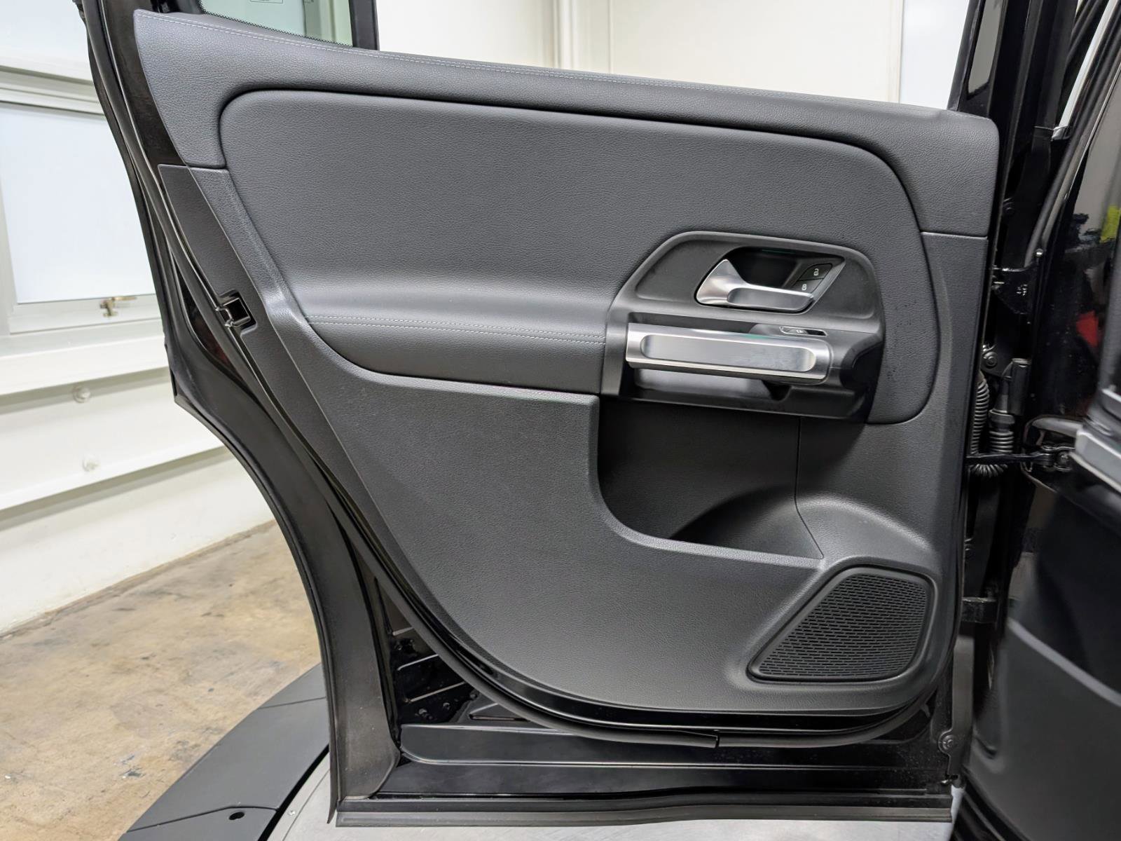 Used 2023 Mercedes-Benz EQB 300 4MATIC image 17