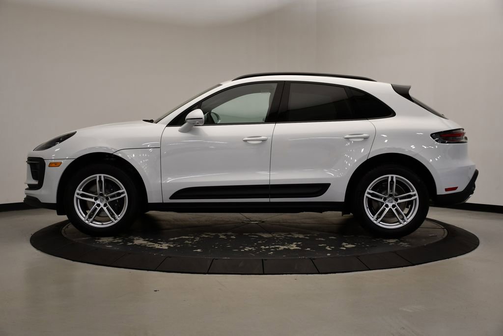 Certified 2025 Porsche Macan image 2