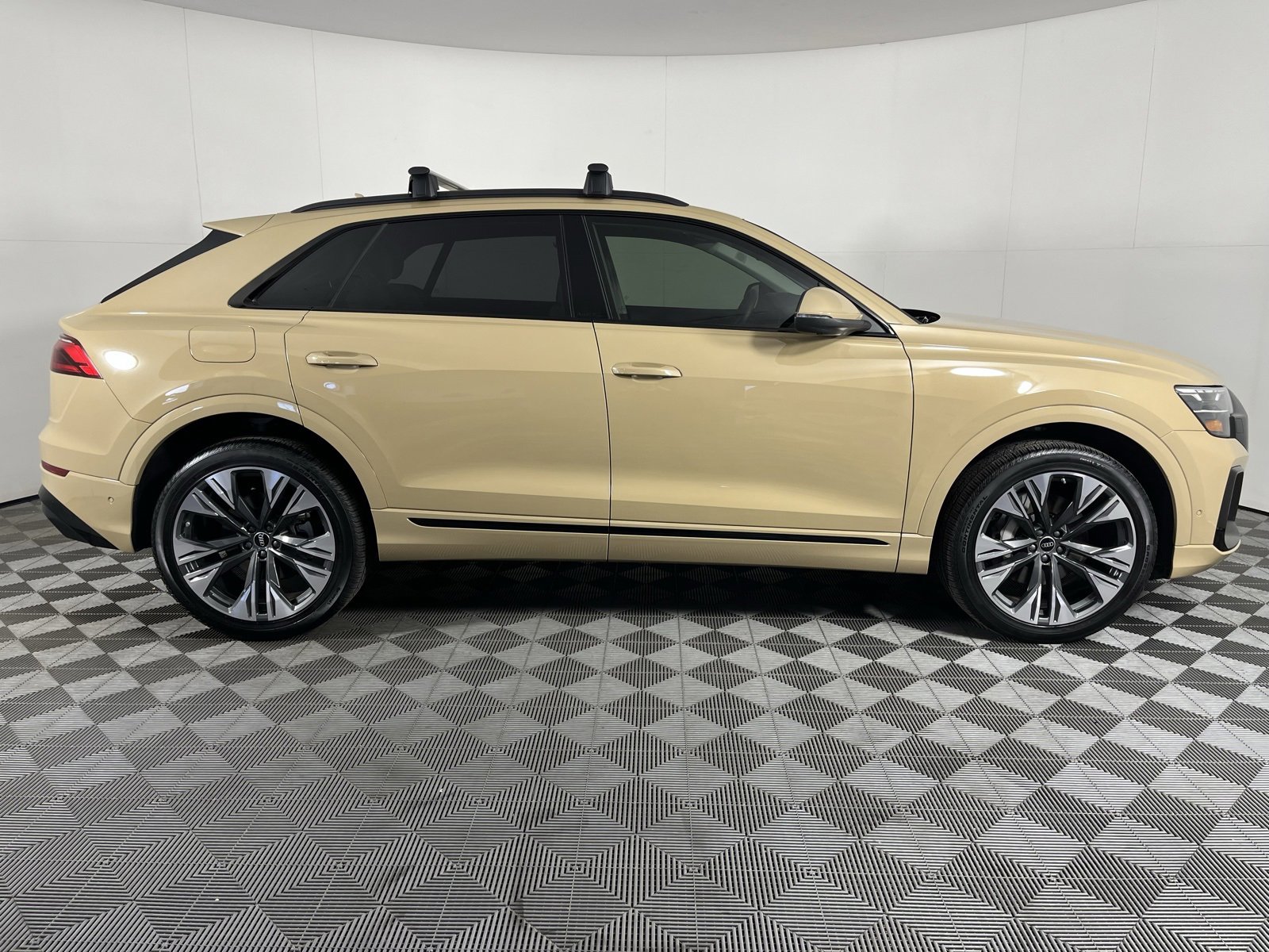 Used 2025 Audi Q8 Premium Plus w/ Premium Plus Package image 8