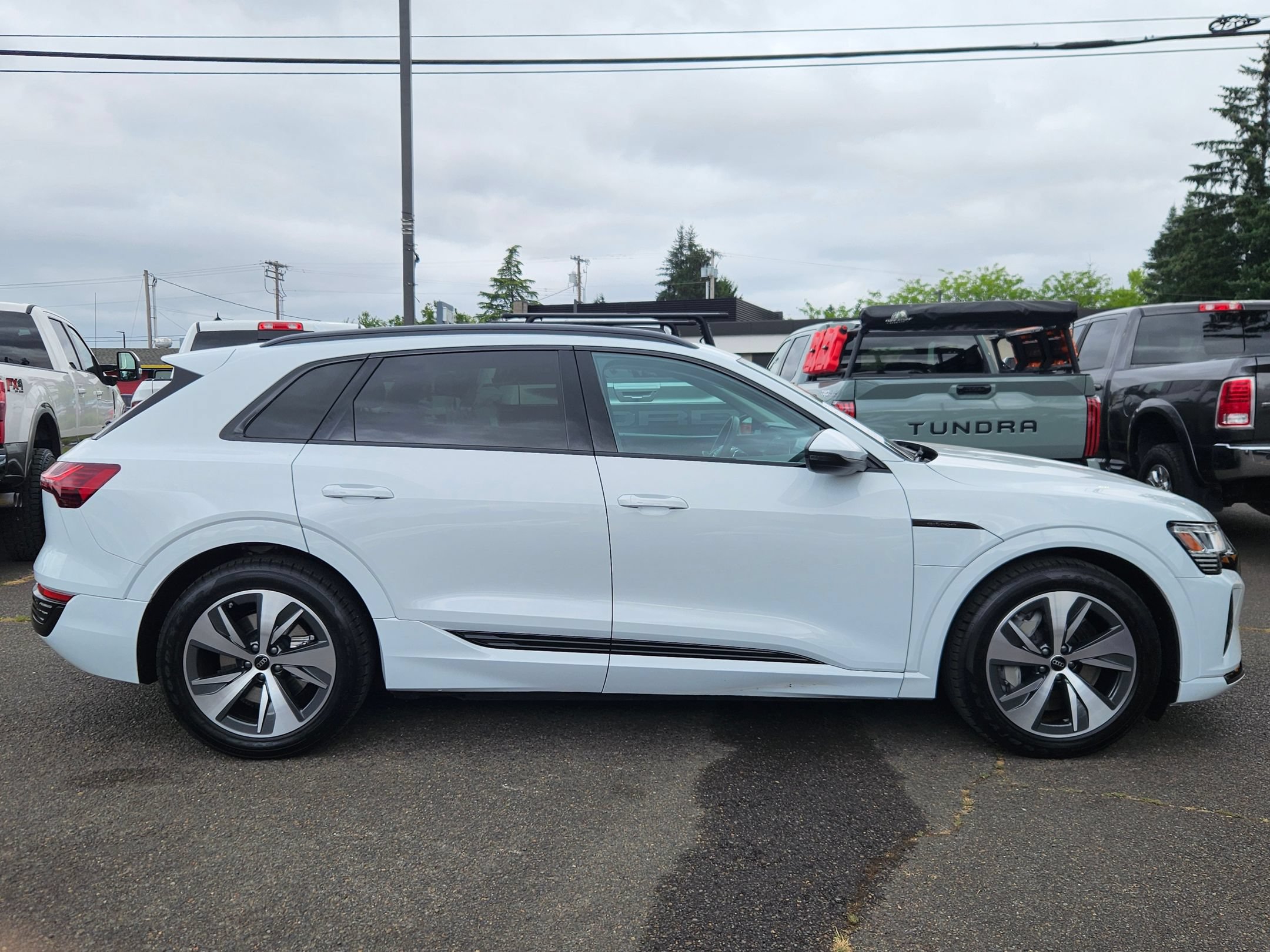 Used 2024 Audi Q8 e-tron Premium Plus AWD/4WD image 6