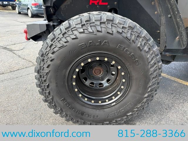 Used 2017 Jeep Wrangler Rubicon w/ Dual Top Group AWD/4WD image 23