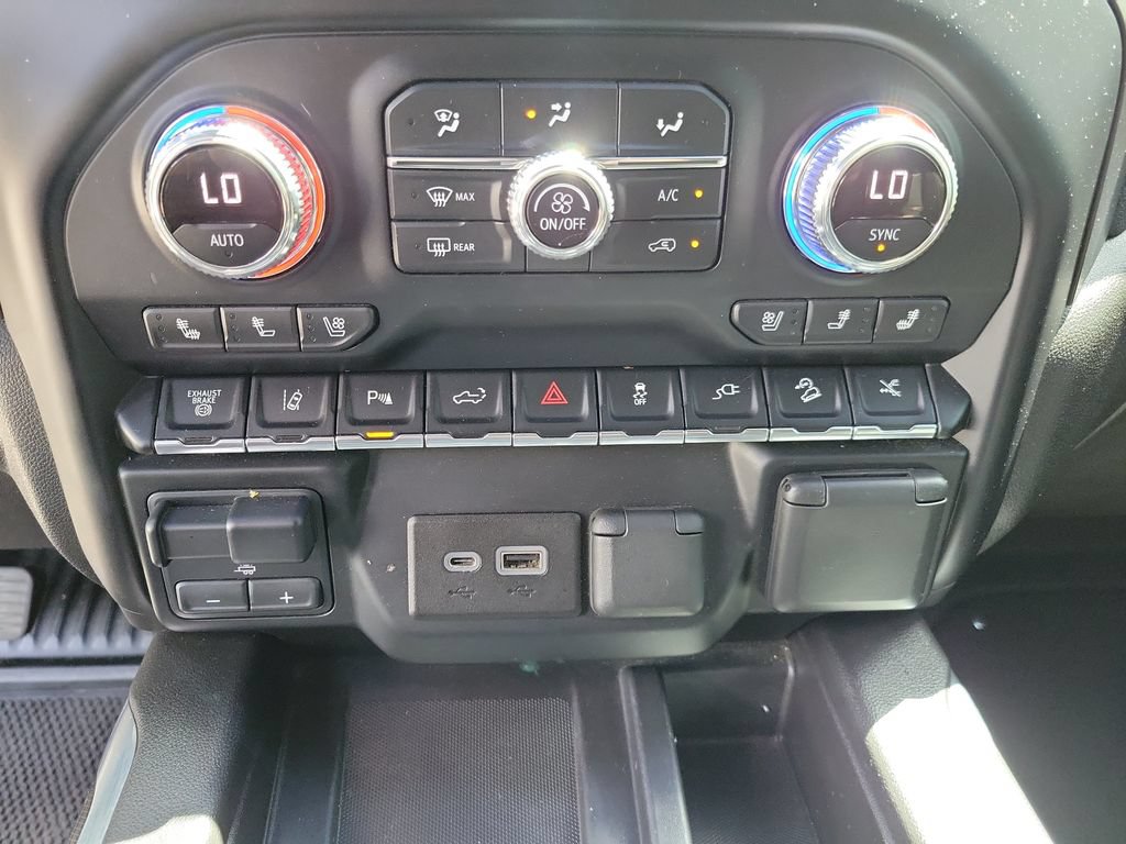 Used 2021 GMC Sierra 2500 AT4 w/ AT4 Premium Plus Package AWD/4WD image 32