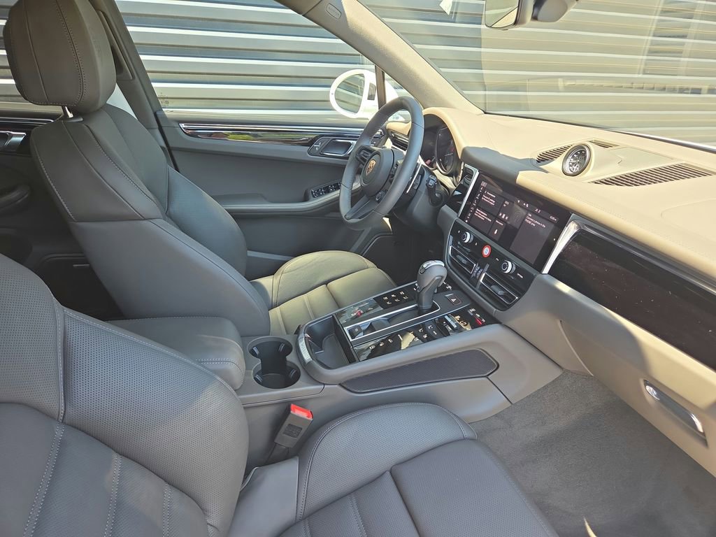 Certified 2026 Porsche Macan S AWD/4WD image 18
