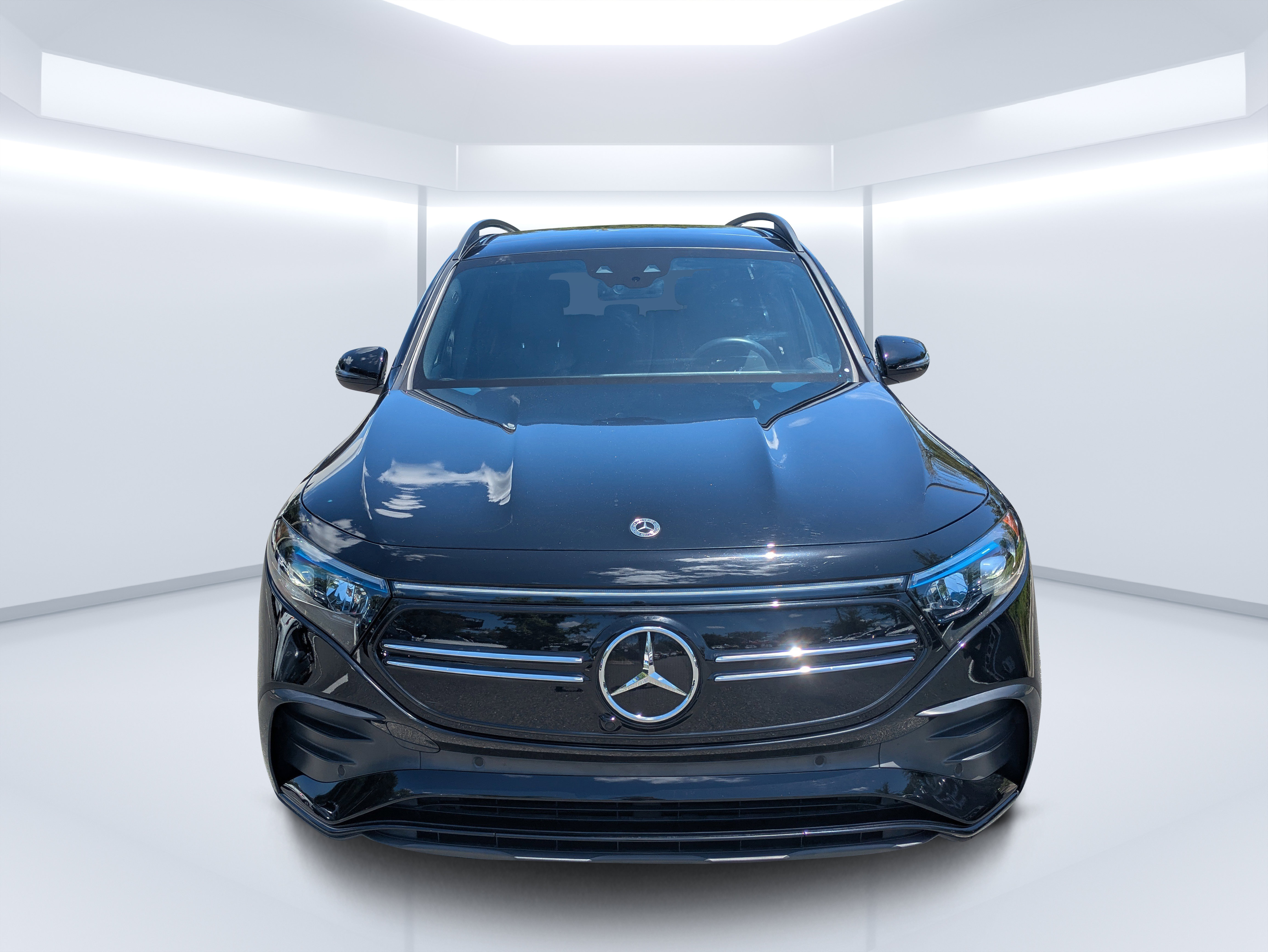 Used 2023 Mercedes-Benz EQB 300 4MATIC image 8
