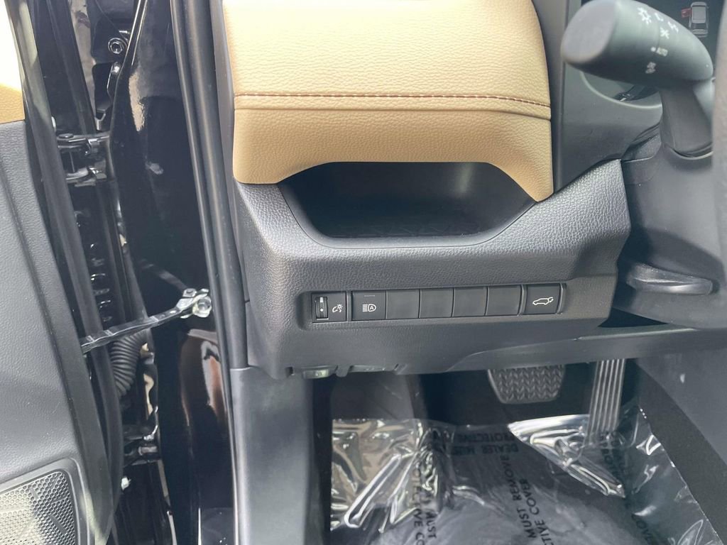 Used 2025 Toyota RAV4 XLE w/ Convenience Package image 32