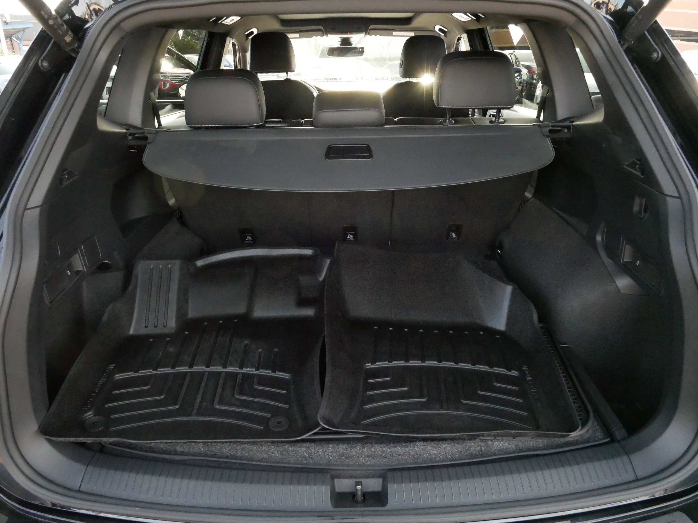 Certified 2024 Volkswagen Tiguan SE R-Line image 18