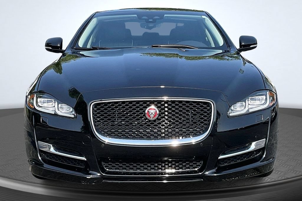 Used 2018 Jaguar XJ R-Sport RWD image 2