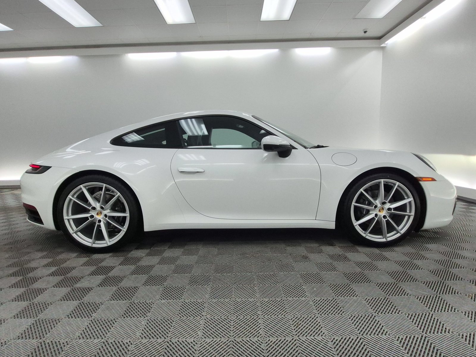 Certified 2024 Porsche 911 Carrera 4 AWD/4WD image 8