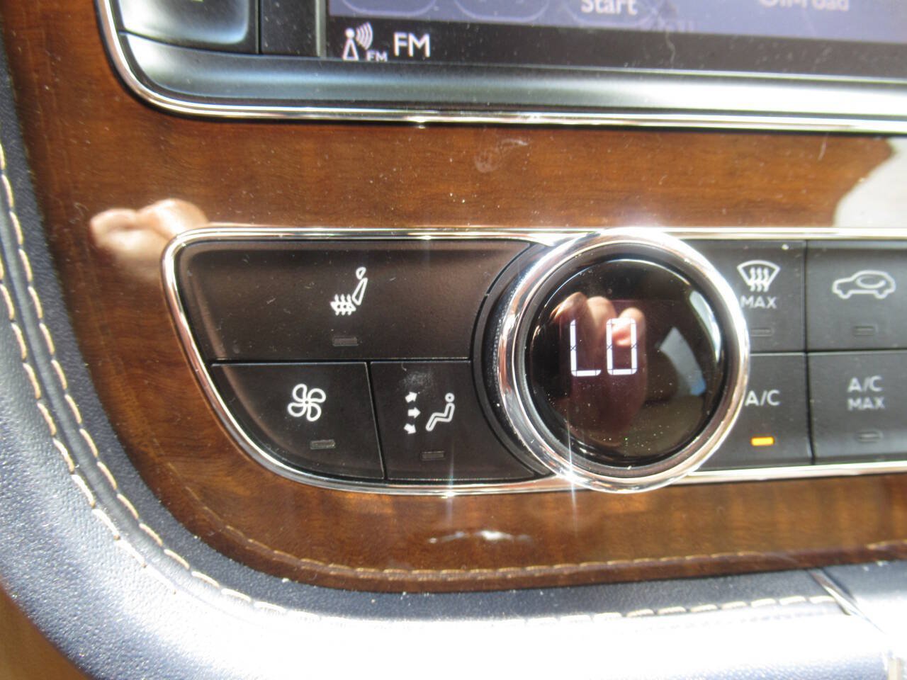 Used 2018 Bentley Bentayga AWD/4WD image 37