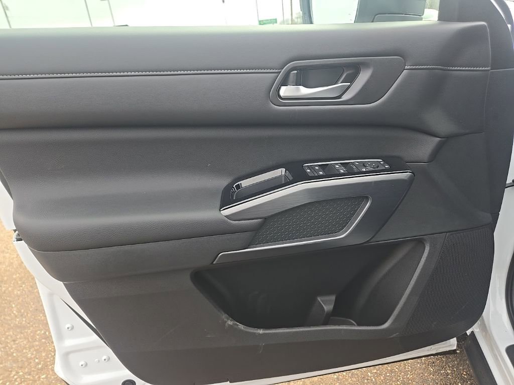 New 2026 Nissan Pathfinder SL image 11