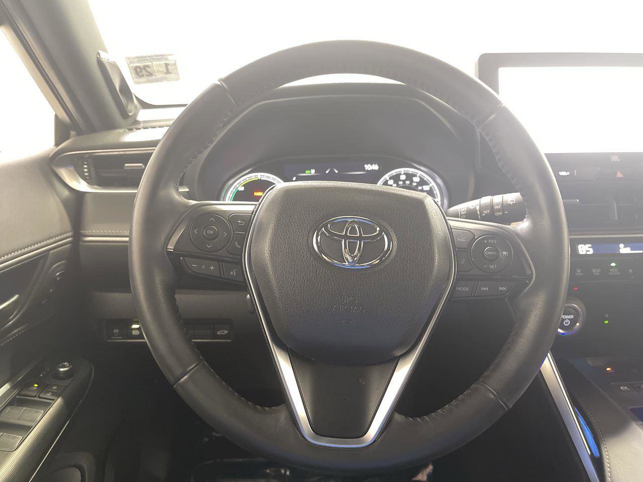 Used 2024 Toyota Venza XLE image 14