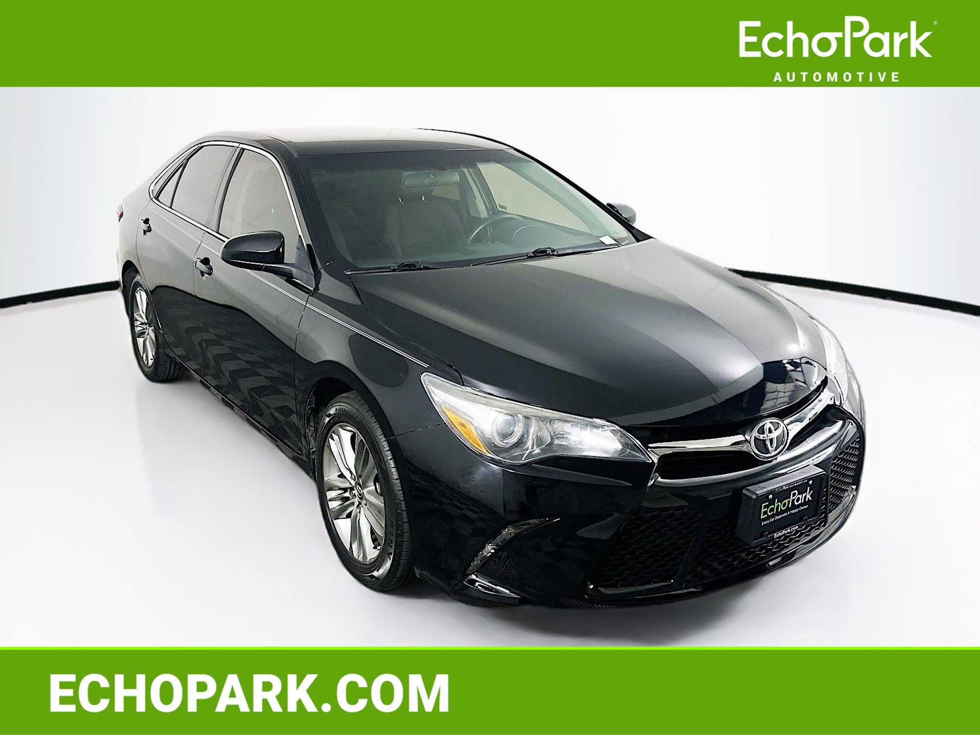 Used 2017 Toyota Camry SE FWD image 1