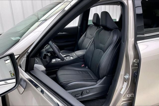 Certified 2025 INFINITI QX60 Luxe w/ Cargo Package AWD/4WD image 8