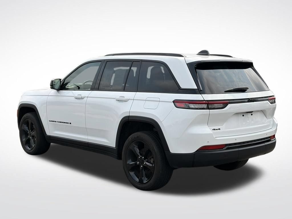 Used 2023 Jeep Grand Cherokee Altitude AWD/4WD image 7
