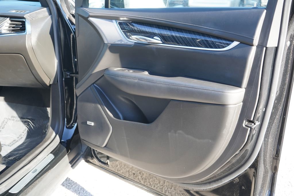 Used 2024 Cadillac XT6 Premium Luxury image 16