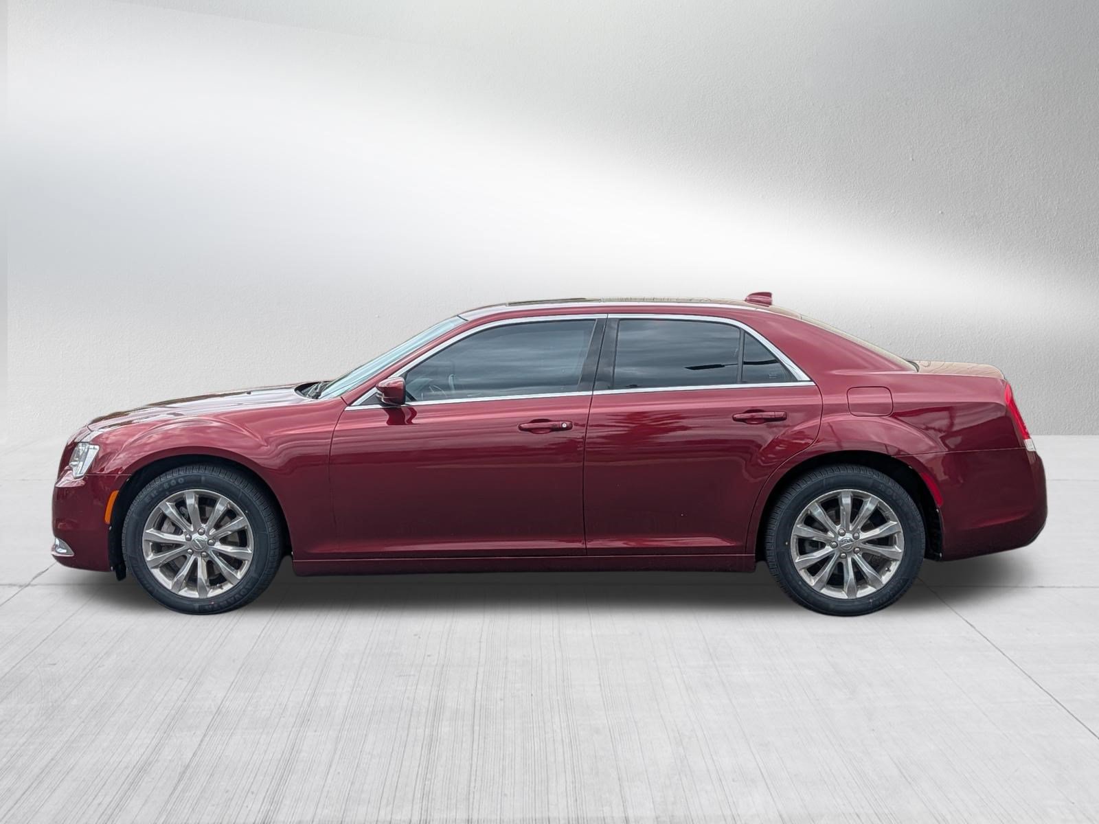 Used 2017 Chrysler 300 Limited w/ Value Package AWD/4WD image 4