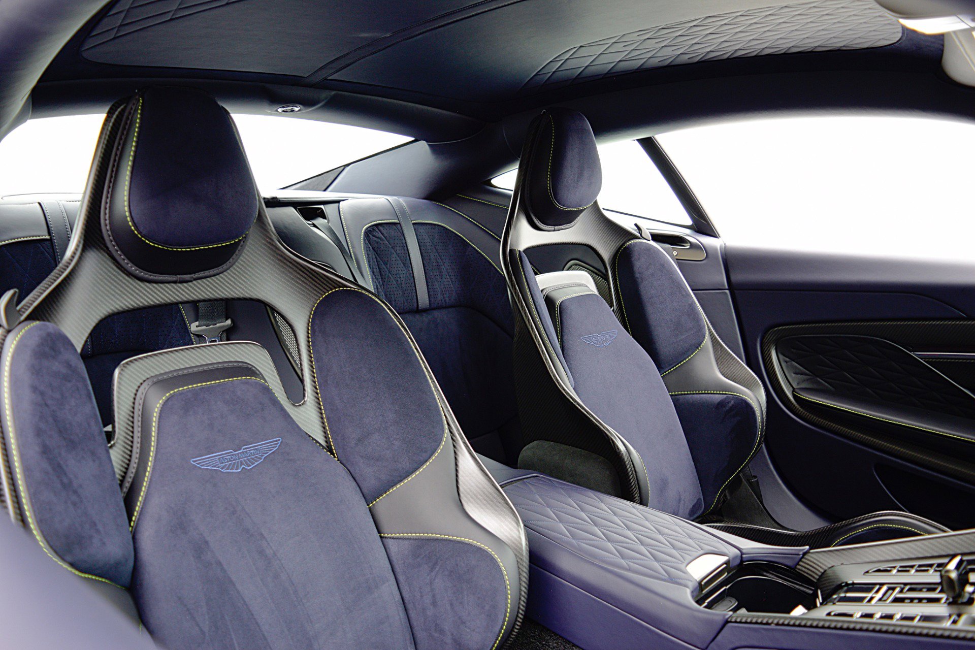 Used 2024 Aston Martin DB12 Coupe image 31