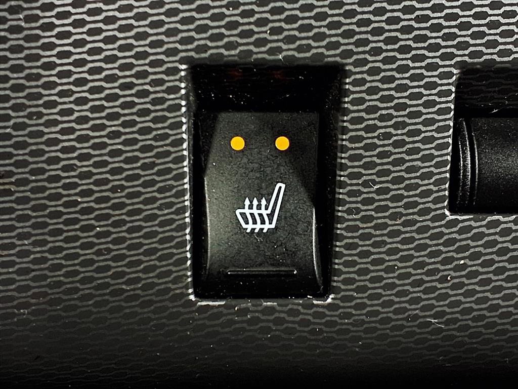 Used 2013 Dodge Challenger R/T Plus image 16