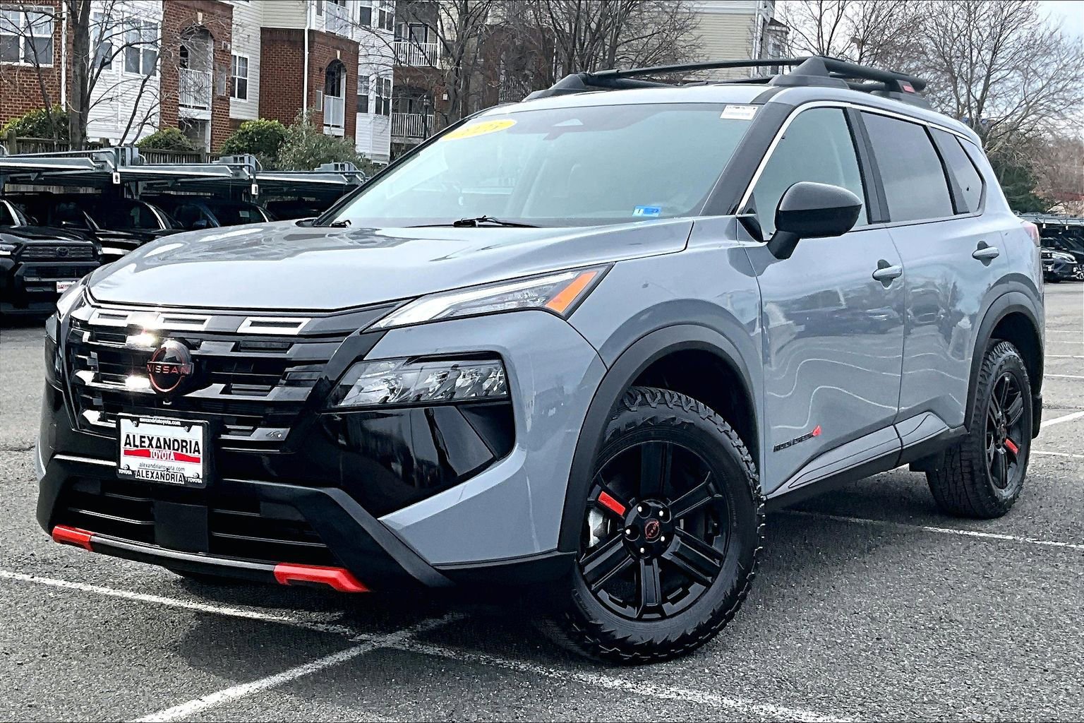 Used 2025 Nissan Rogue SV image 1