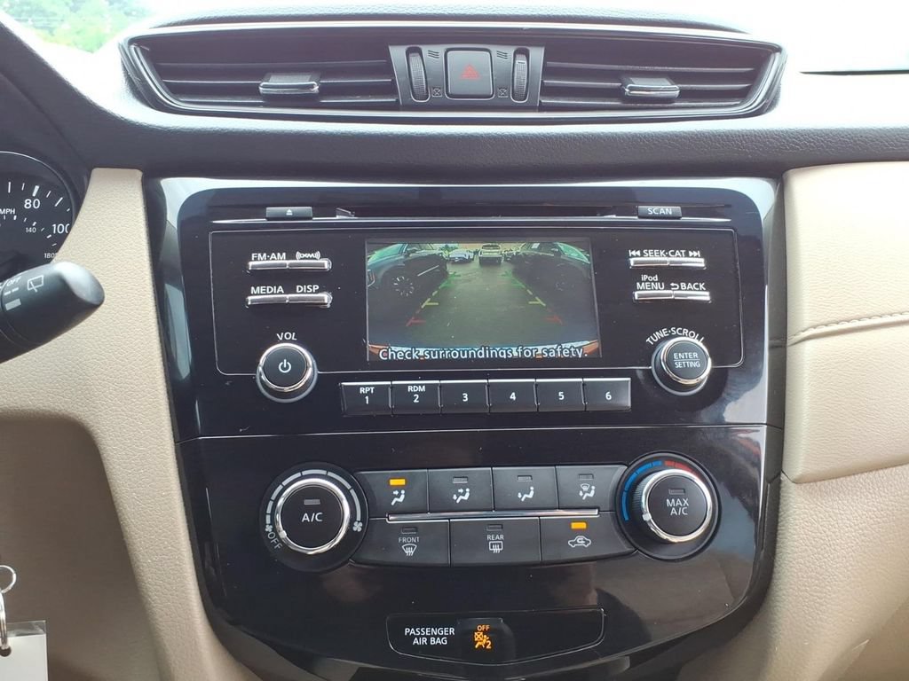 Used 2017 Nissan Rogue S AWD/4WD image 18