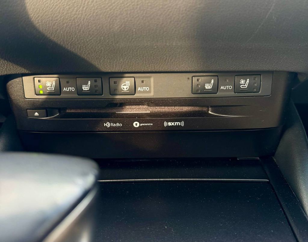 Used 2020 Lexus ES 300h w/ Premium Package image 18