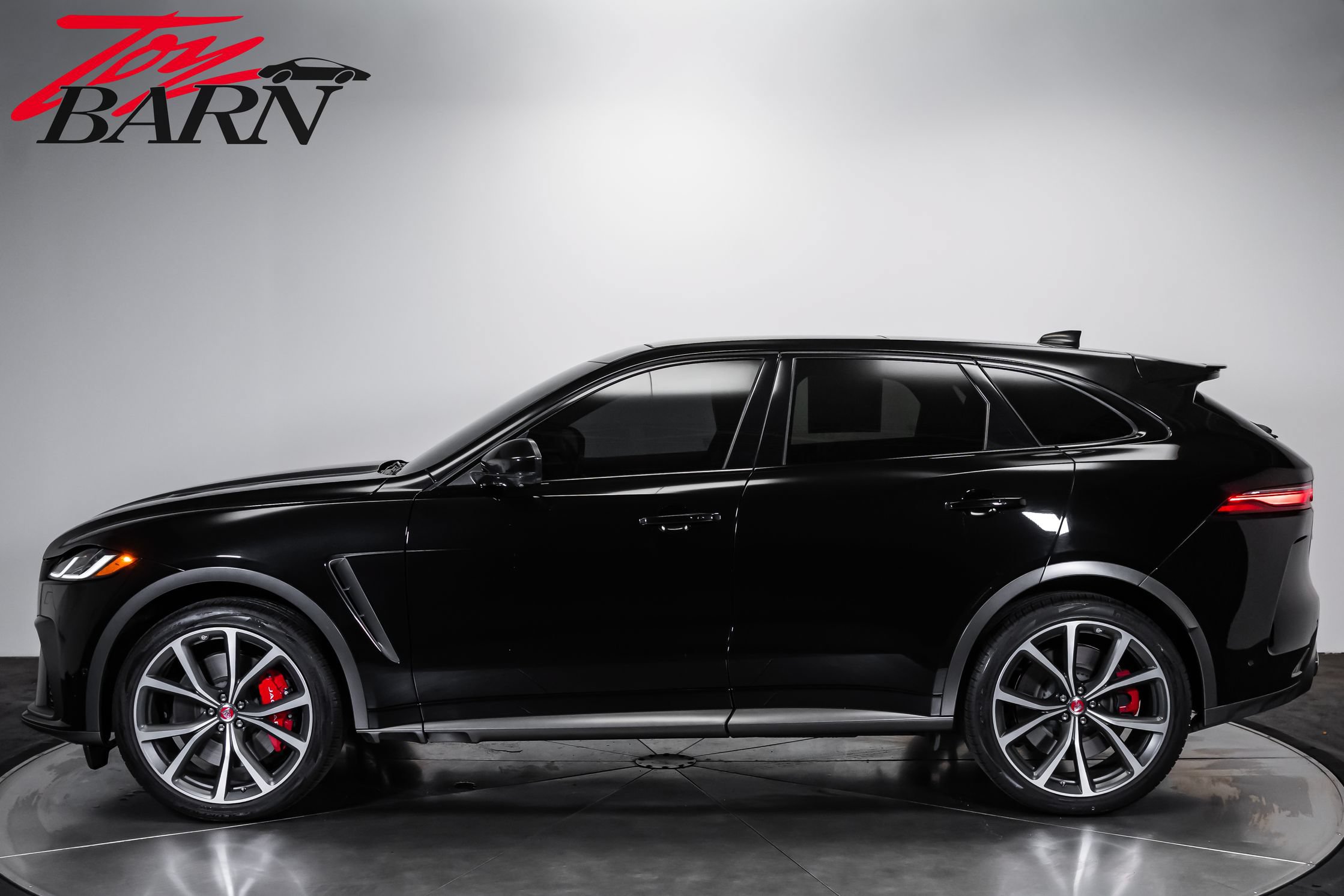 Used 2021 Jaguar F-PACE SVR AWD/4WD image 2