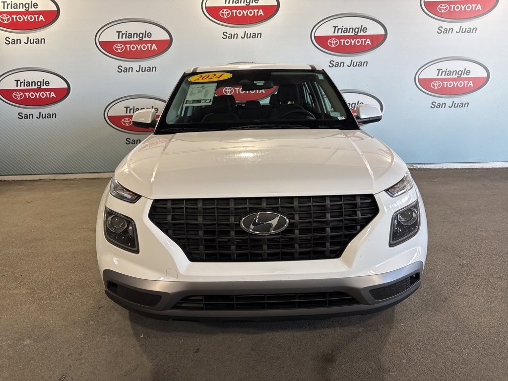 Used 2024 Hyundai Venue SE image 2
