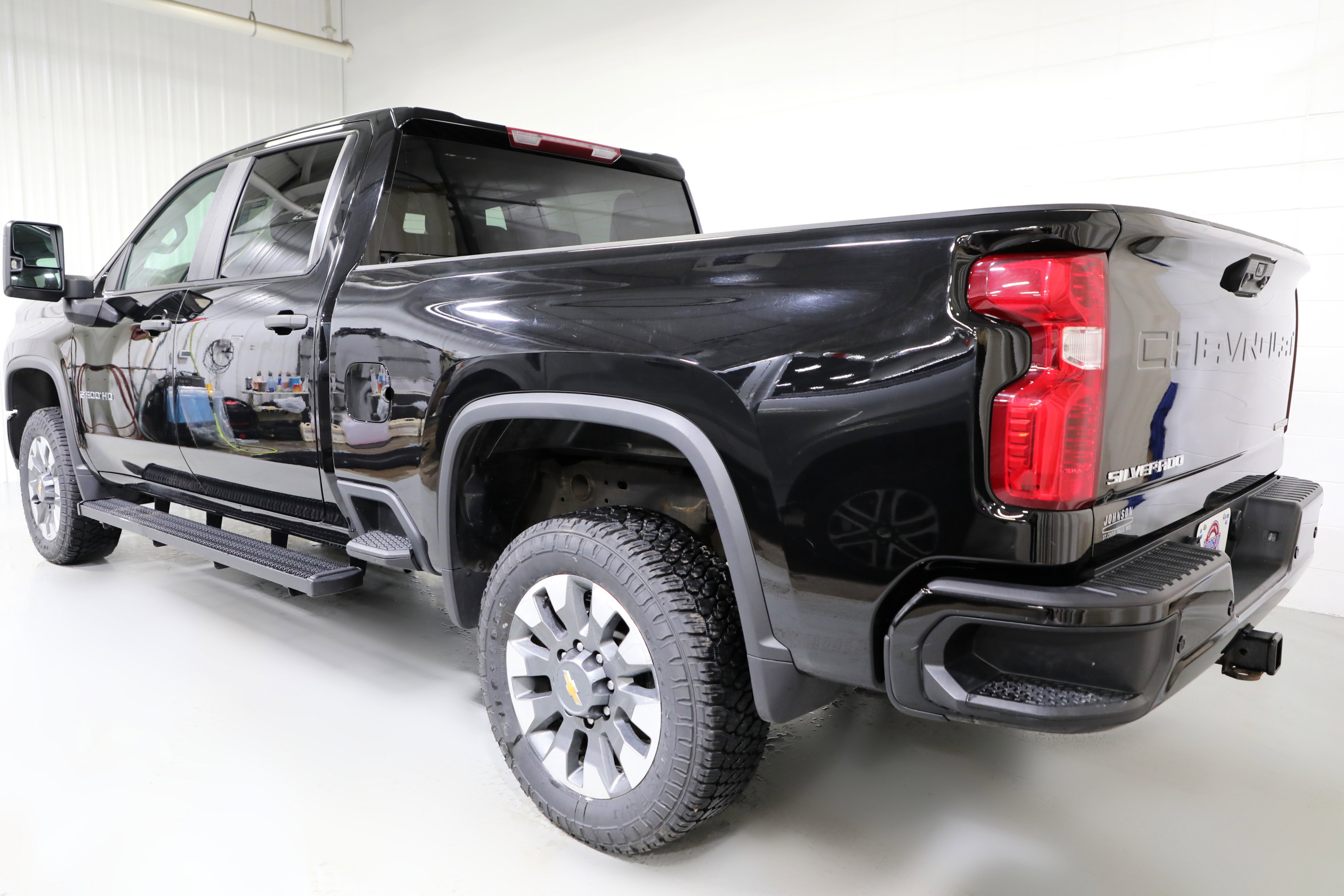 Used 2024 Chevrolet Silverado 2500 Custom w/ Custom Value Package image 3