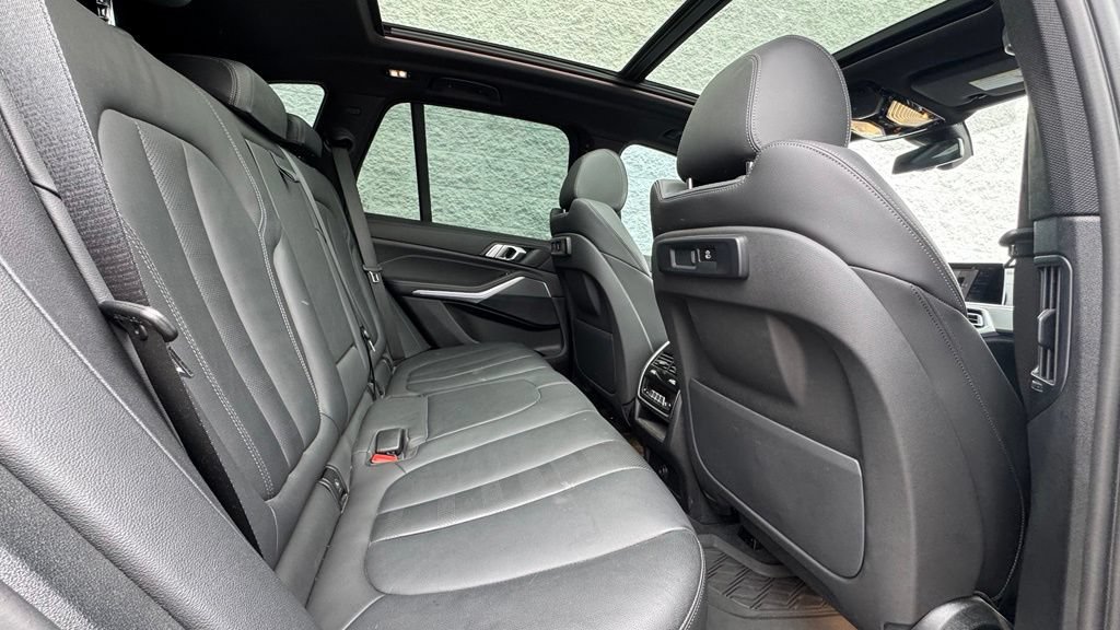 Used 2022 BMW X5 xDrive40i w/ M Sport Package AWD/4WD image 11