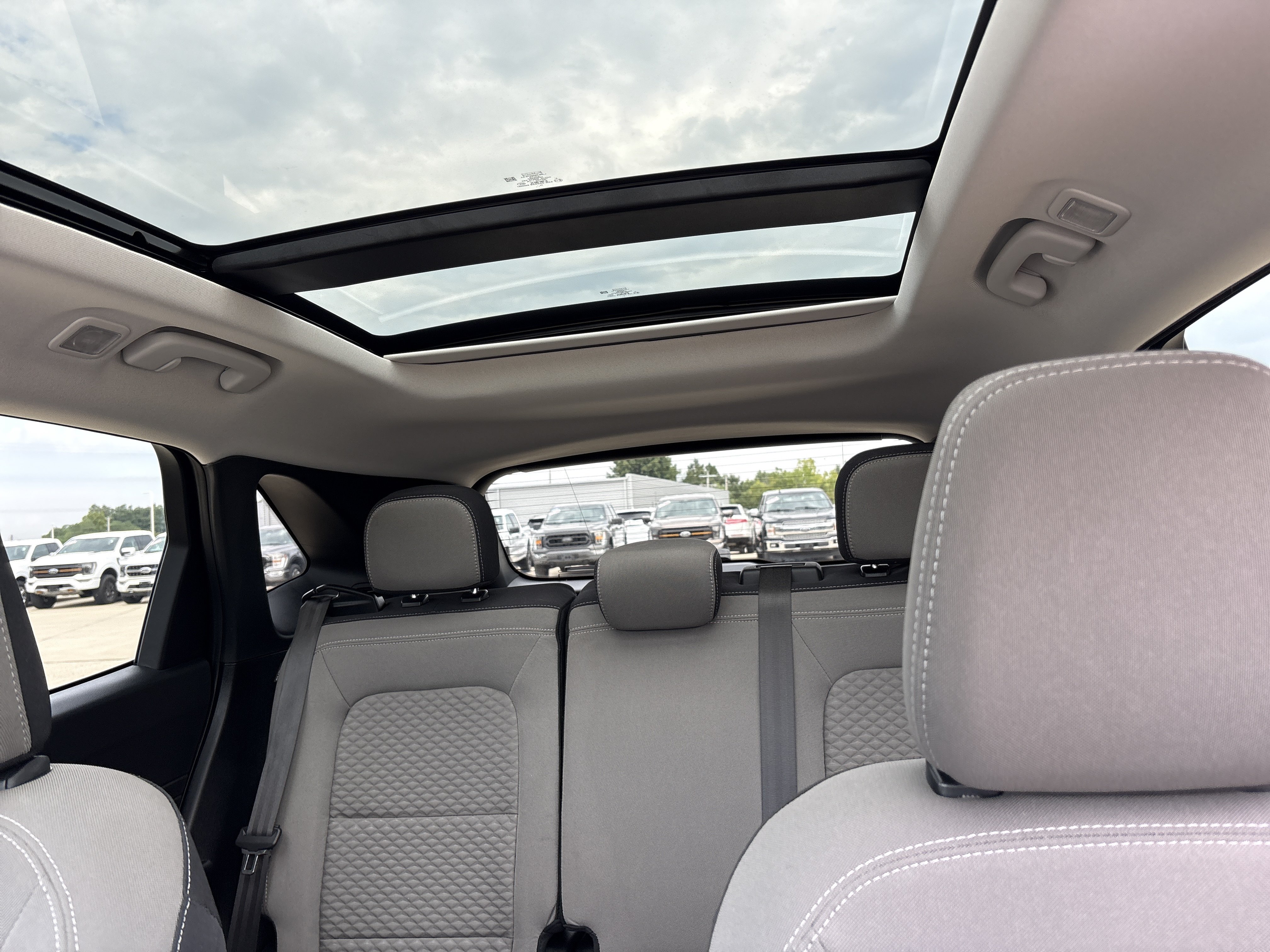 Used 2021 Ford Escape SE w/ SE Sport Appearance Package FWD image 17