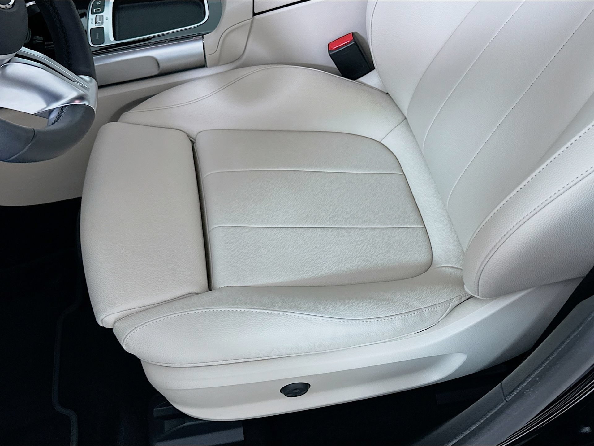 Used 2025 Mercedes-Benz EQB 250+ image 21