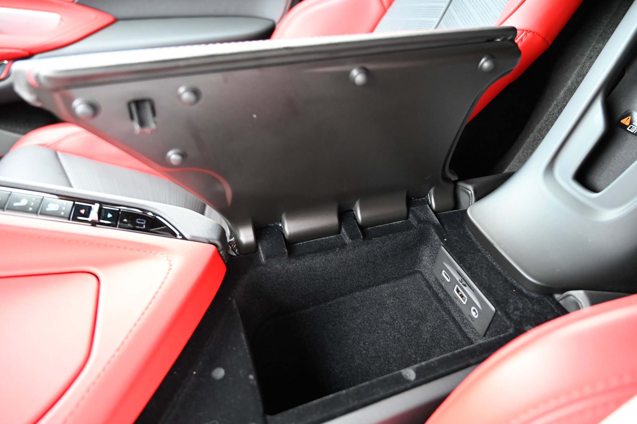 Used 2022 Chevrolet Corvette Stingray Preferred Cpe w/ Z51 Performance Package RWD image 30