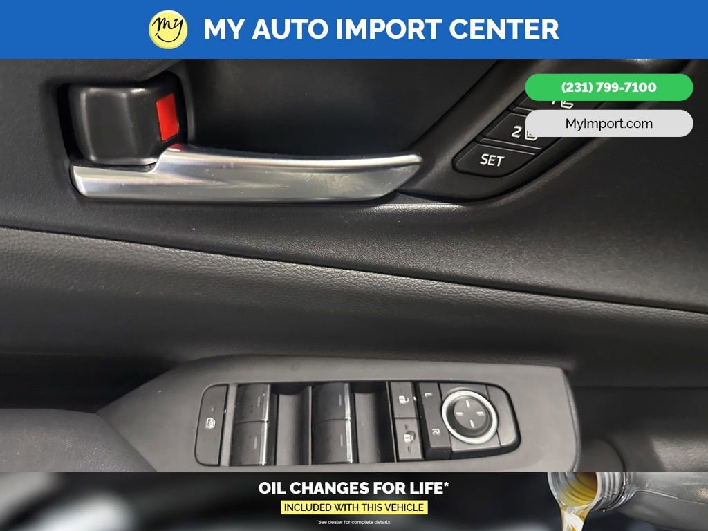 Used 2025 Toyota Prius XSE Premium w/ Limited Premium Package image 11