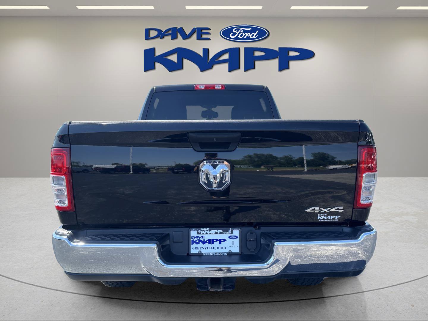 Used 2024 RAM 2500 Tradesman w/ Chrome Appearance Group AWD/4WD image 6