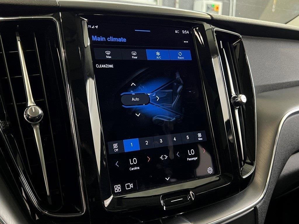 Used 2022 Volvo XC60 B5 Momentum image 31