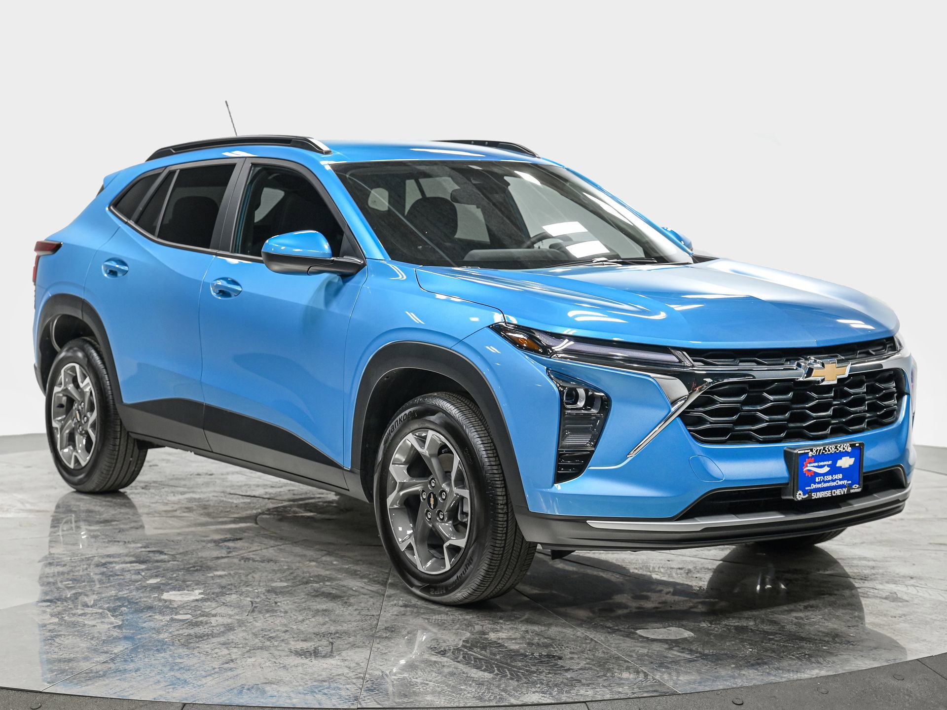 Used 2025 Chevrolet Trax LT w/ LT Convenience Package image 9