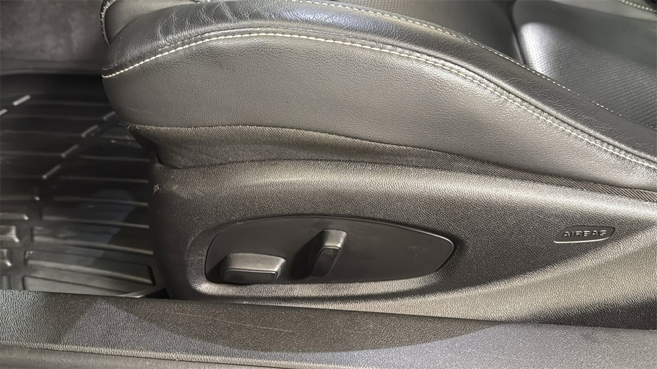 Used 2020 Chevrolet Camaro LT w/ RS Package image 15