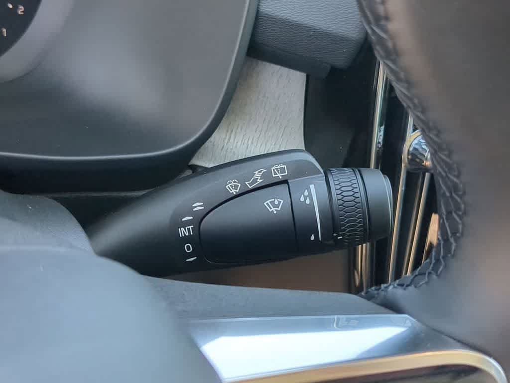 New 2026 Volvo XC40 B5 Plus w/ Protection Package Premier AWD/4WD image 24