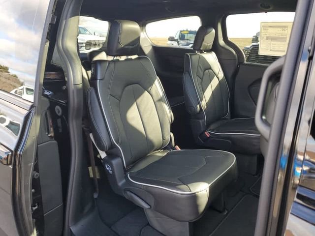 New 2026 Chrysler Pacifica Limited w/ S Appearance Package AWD/4WD image 23