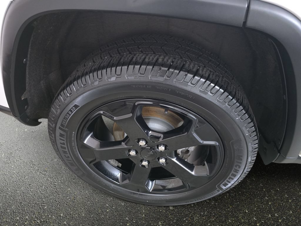 Used 2018 Jeep Grand Cherokee Laredo AWD/4WD image 32