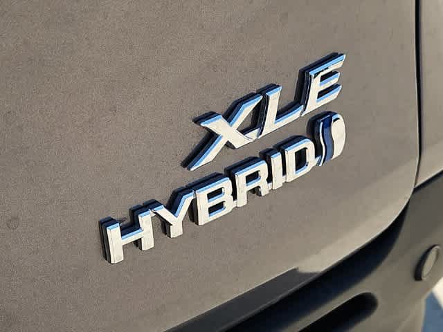 Used 2021 Toyota Sienna XLE FWD image 11