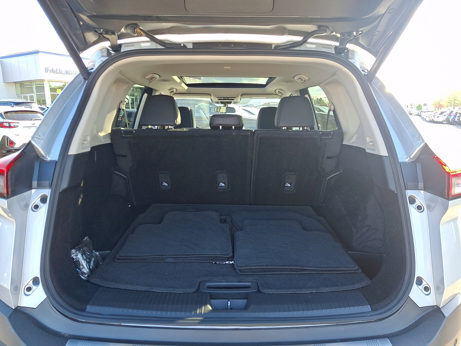 Used 2023 Nissan Rogue SV w/ SV Premium B Package AWD/4WD image 28