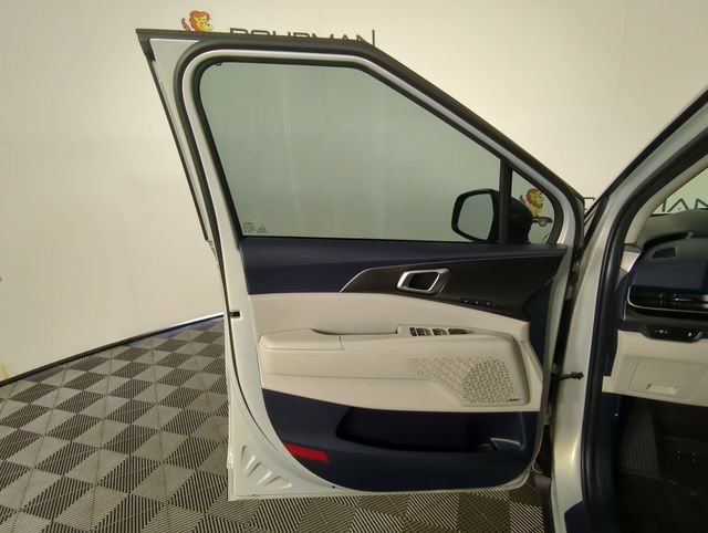 Used 2025 Kia Carnival SX Prestige FWD image 18